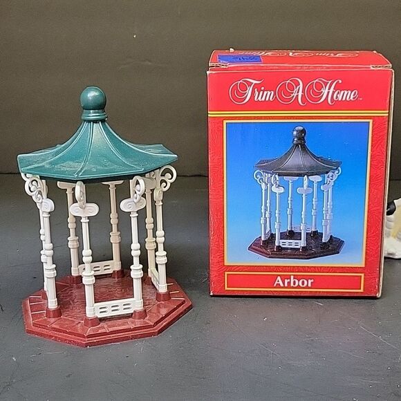 Christmas Collectible Stone Bridge And Trim A Home Gazebo - Picture 6 of 8